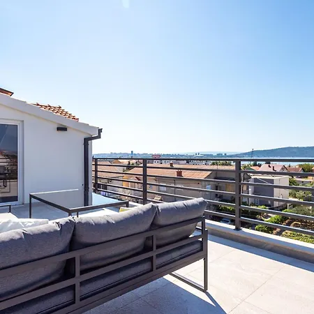 B Luxury Near W Big Terrace & Sea View Apartament *