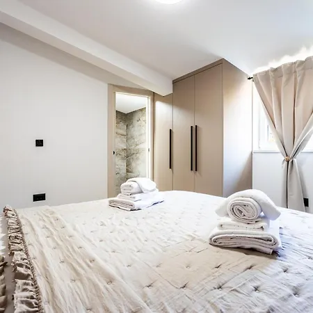 B Luxury Near W Big Terrace & Sea View Apartament