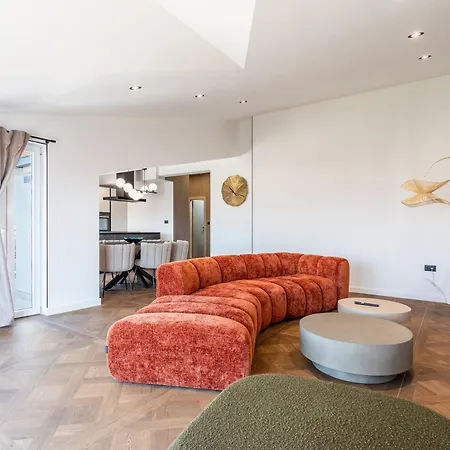 B Luxury Near W Big Terrace & Sea View Apartament